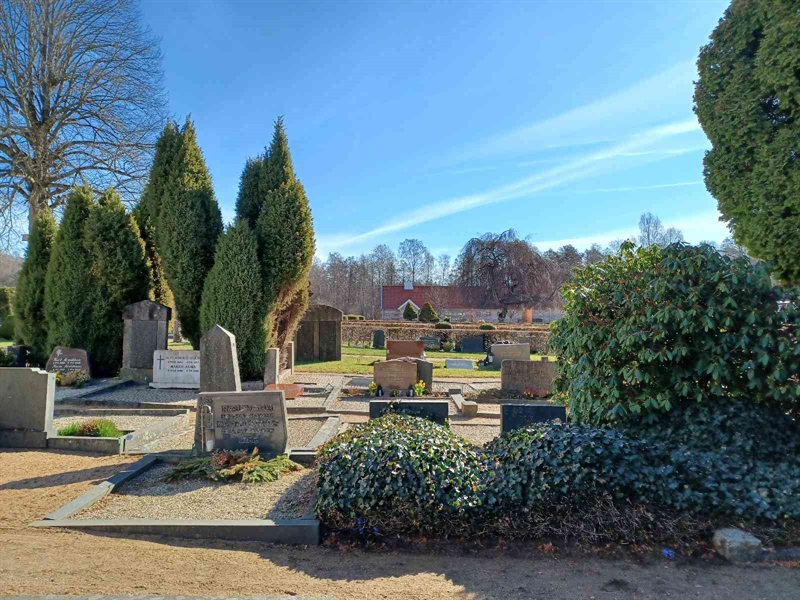 Grave number: OS J 298, 299, 300, 301