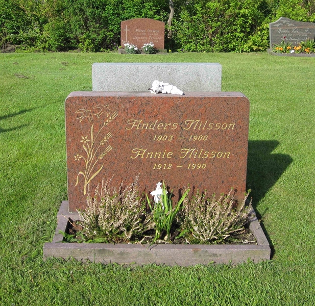 Grave number: NY V     9, 10