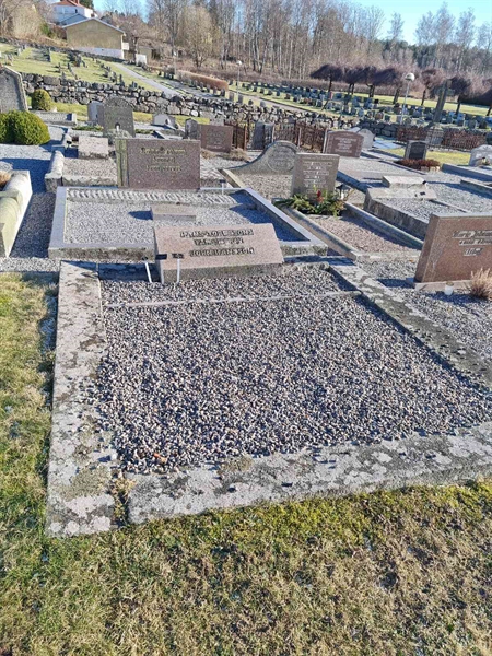 Grave number: TG 005 0645, 0646