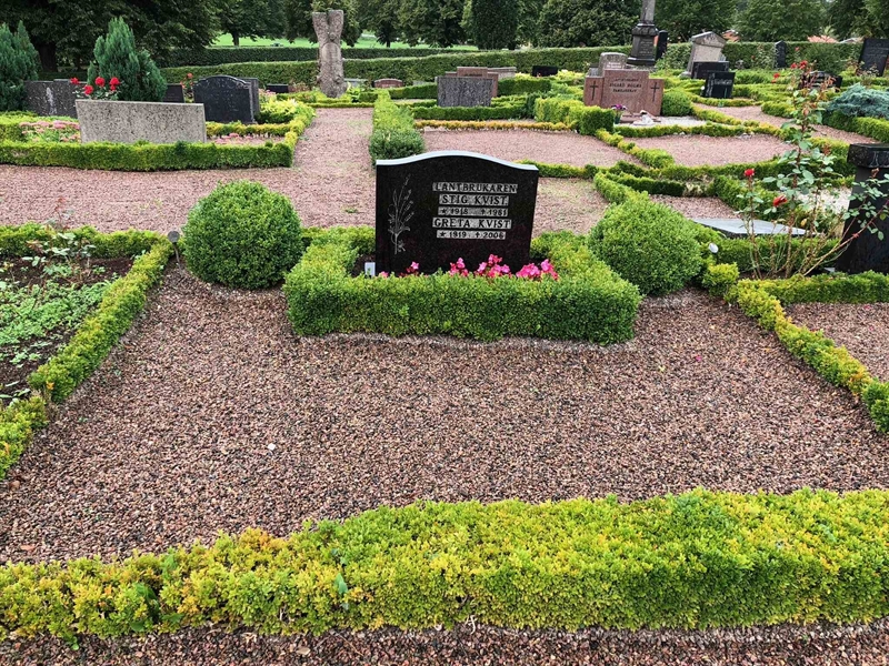 Grave number: Kå 30    11, 12