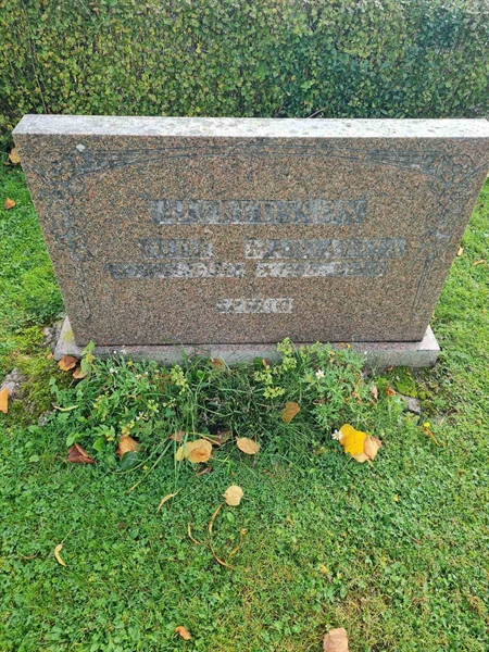 Grave number: K1 05   317, 318