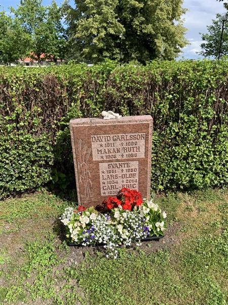 Grave number: 1 ÖK  143-144