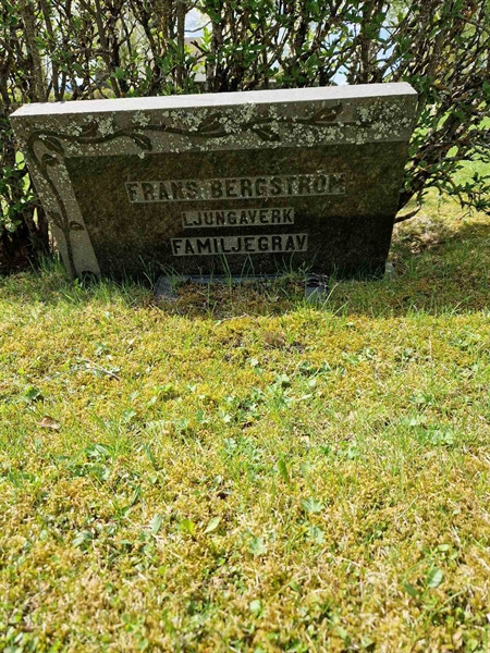 Grave number: 501 20 3992-3995