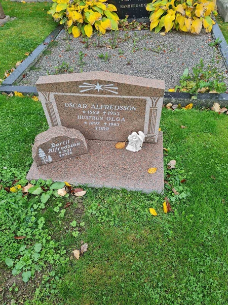 Grave number: KG 09   741, 742