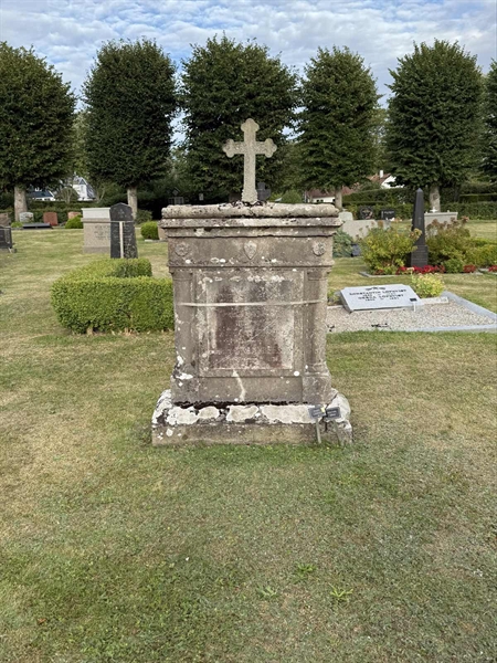 Gravnummer: ON C 185, 186, 187