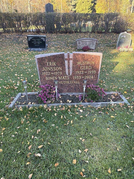 Grave number: R 4   347-348
