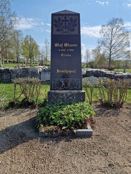Grave number: 501 04 527-529