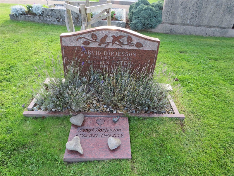 Grave number: 1 03   61