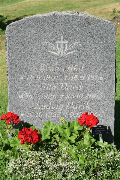 Grave number:  U  2052