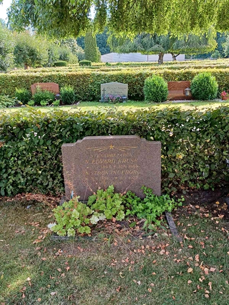 Grave number: OS N   113, 114