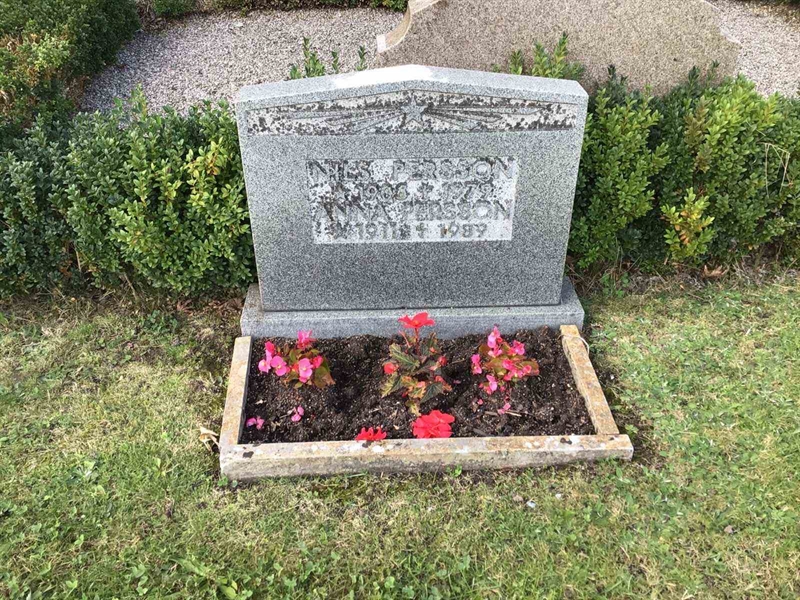 Grave number: 20 E    54-55