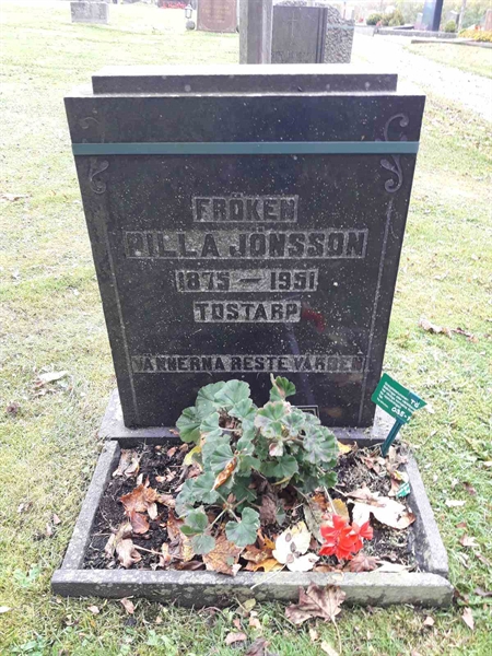 Grave number: TÖ 4    98