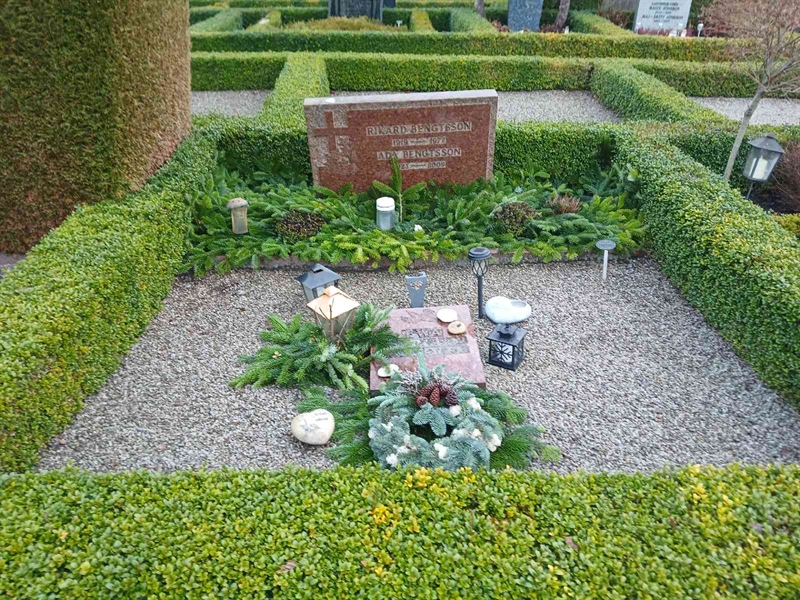 Hautatunnus: Si J    10, 11