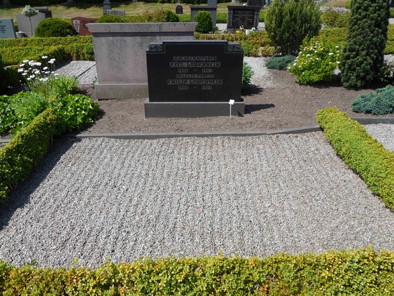 Grave number: ÖV H    81, 82