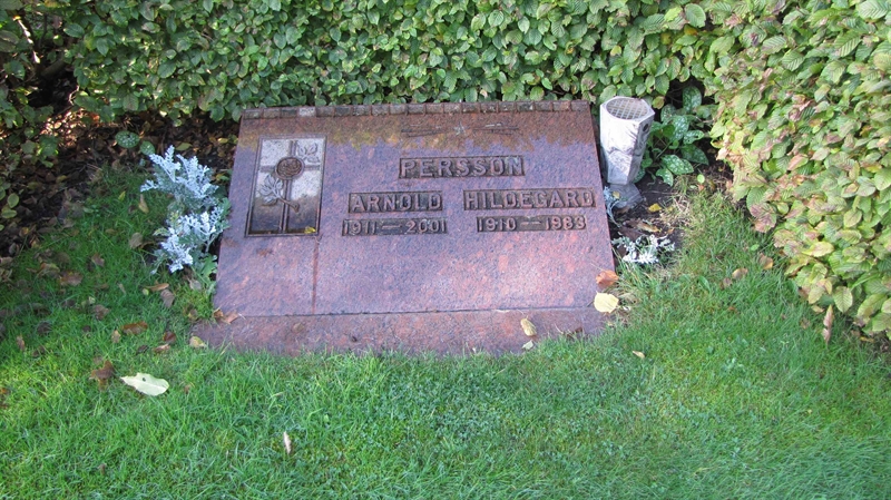 Grave number: HN BJÖRK   183, 184