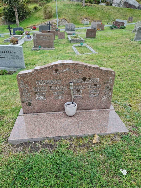 Grave number: F 02   264, 265