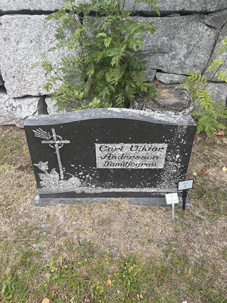 Grave number: 003 C    82