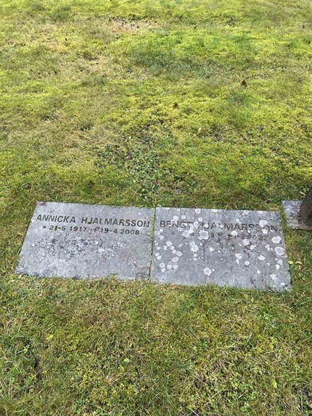 Gravnummer: 1 GaKy Kv01   351-355