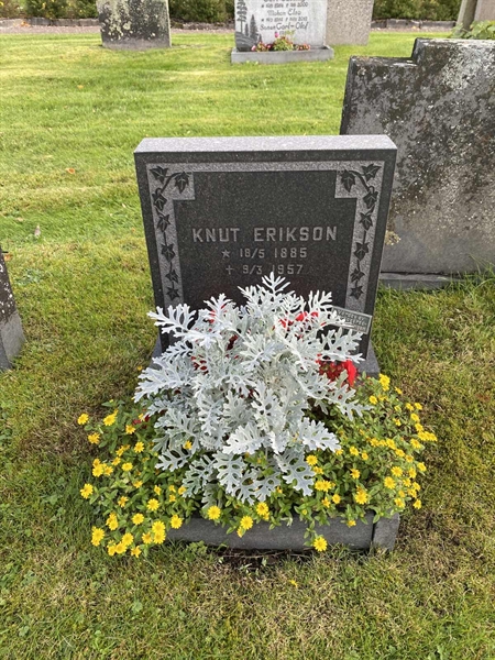 Grave number: 4 Me 06    13-14