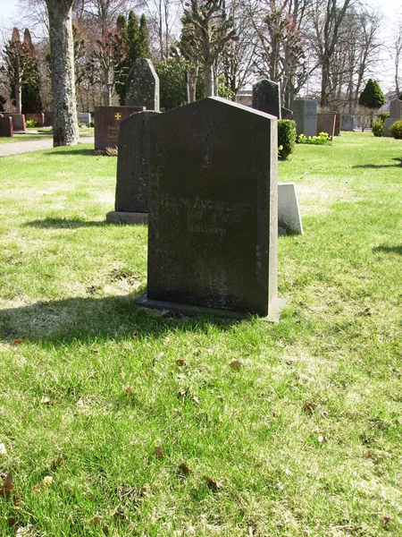 Grave number: LM 3 32  015