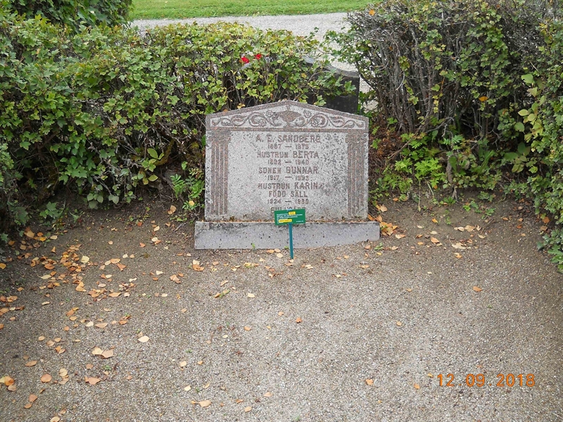 Grave number: 501 07 934-936