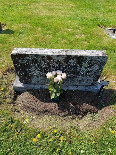 Grave number: kö 01 02   104-108