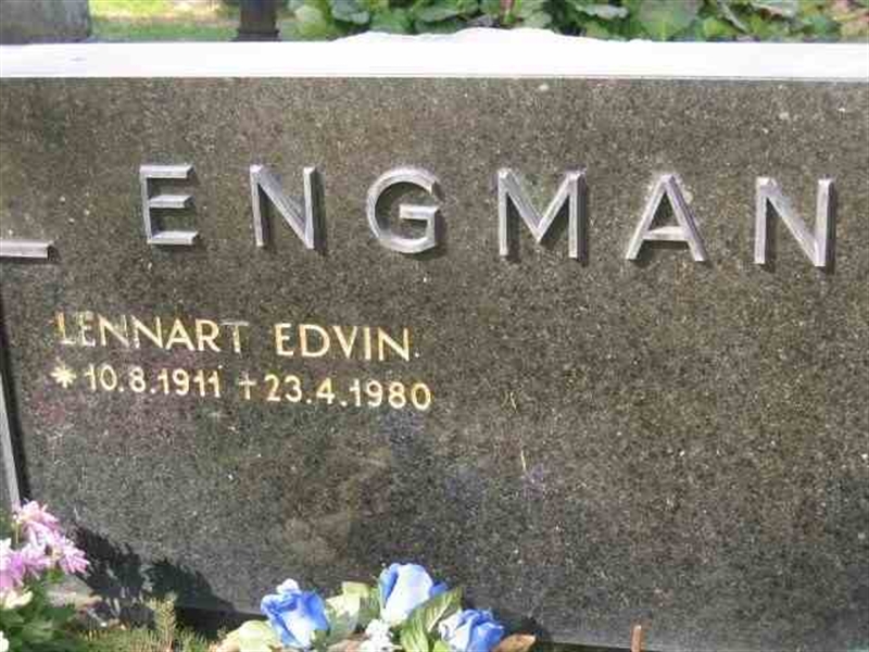 Grave number: 1 GG 01     24-25