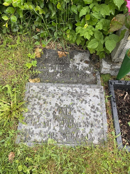 Grave number: 1 Ter   157-158