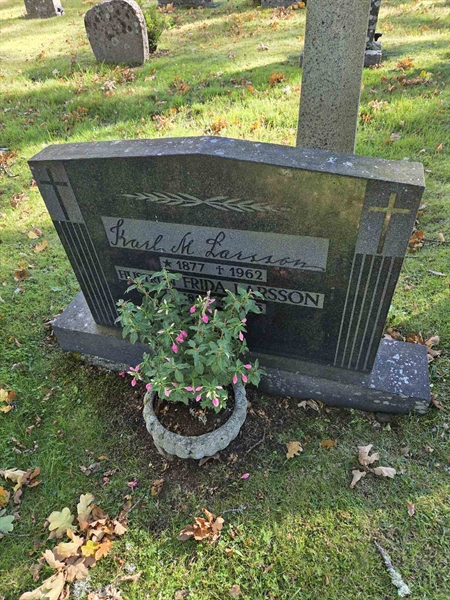 Grave number: T A A   101-102