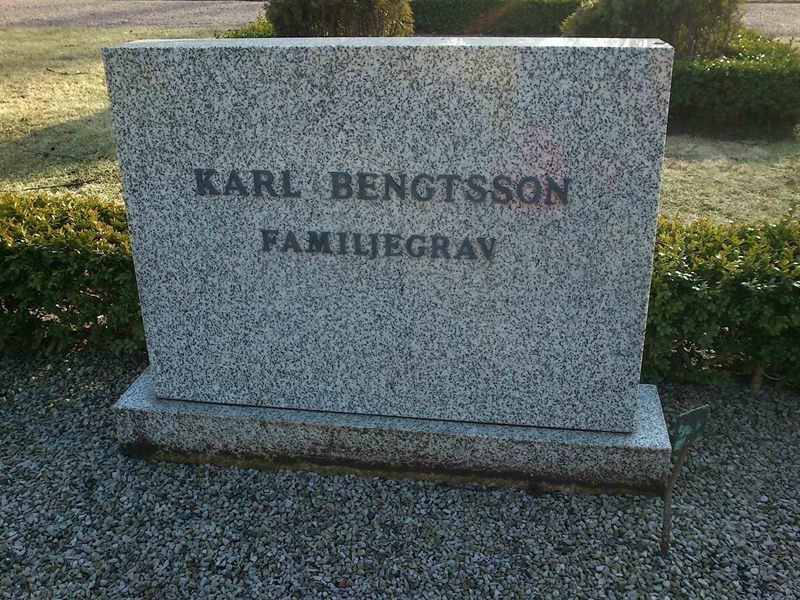 Grave number: Kg XIV    73