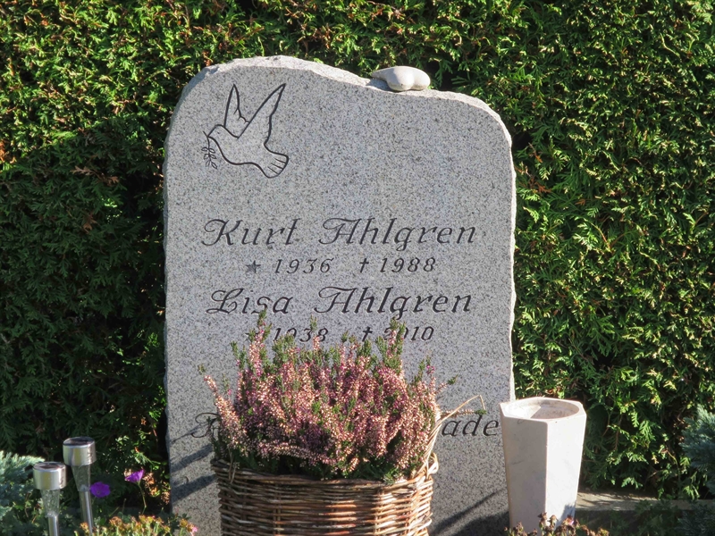 Grave number: HK L    23, 24