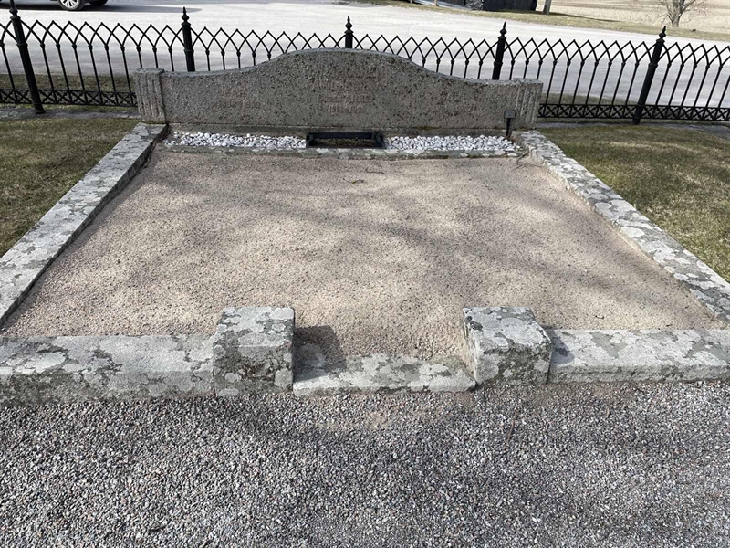 Grave number: H 1   100