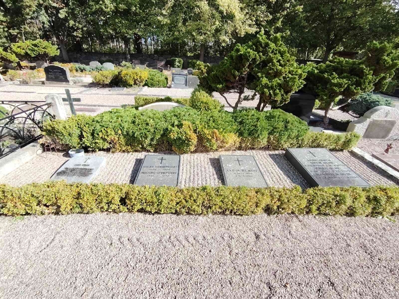 Grave number: 2 I    17-21
