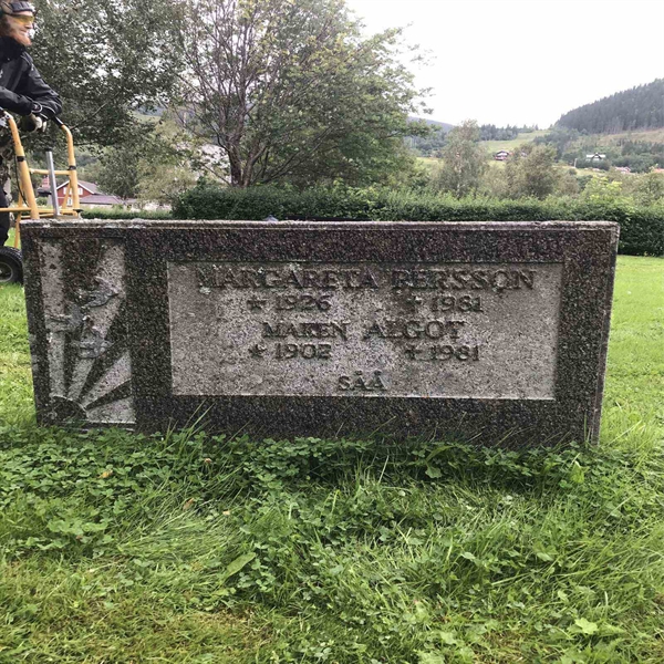 Grave number: ÅR B   220, 221