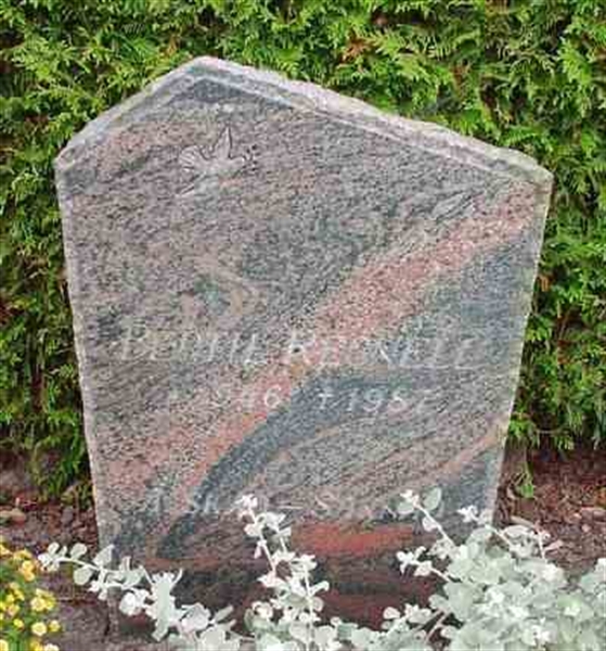 Grave number: BK L    10