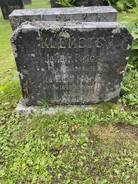 Grave number: N 4 4   671