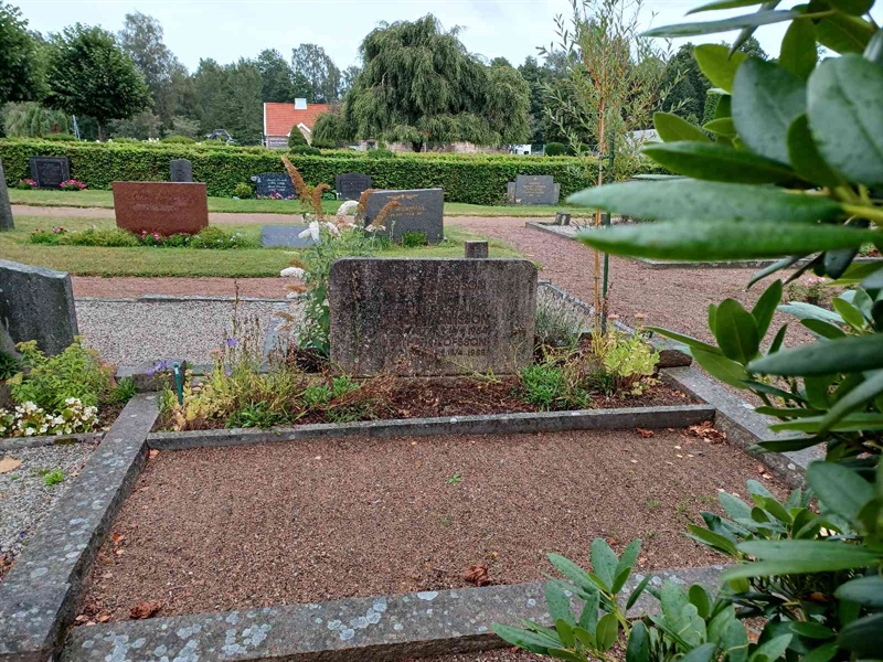 Grave number: OS J   395, 396, 397