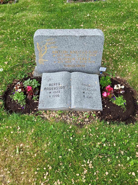 Grave number: kö 01 17   106-107