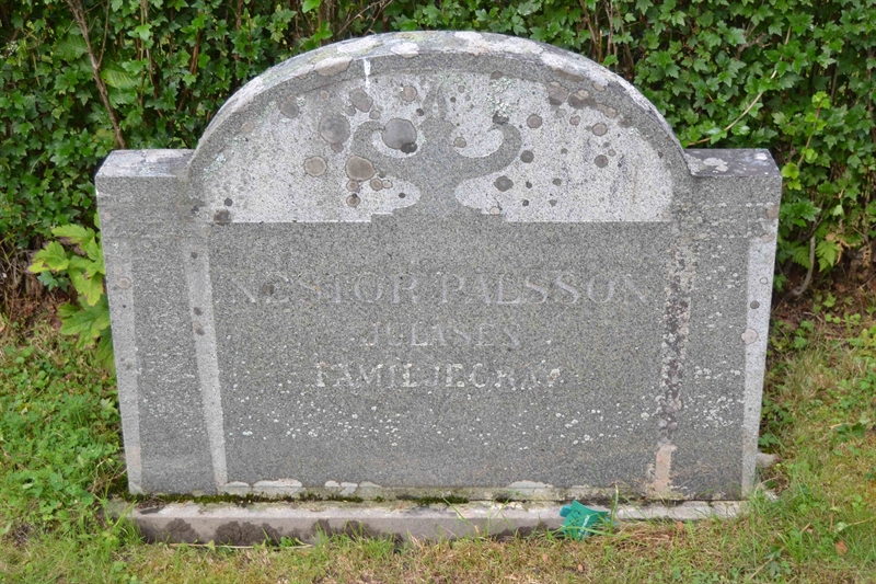 Grave number: 1 N   667