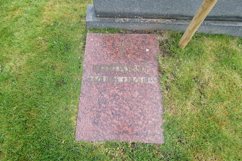 Grave number: TR 3    87