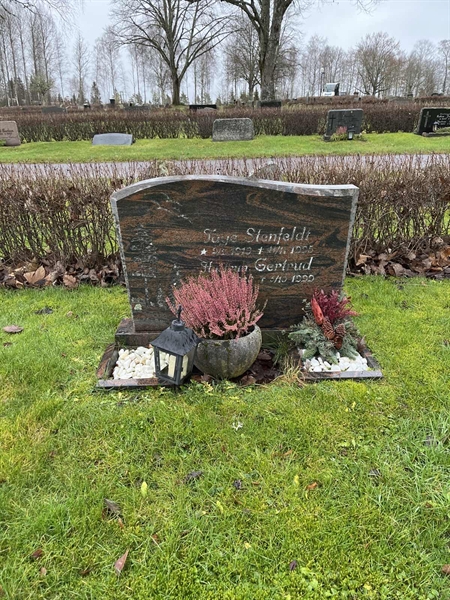 Grave number: Ärt 60 21    25+26