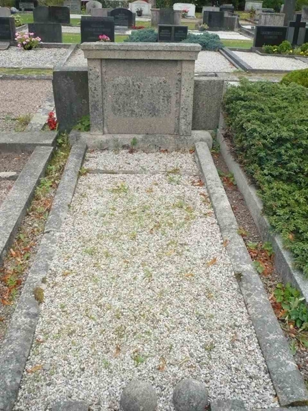 Grave number: SKF F   195