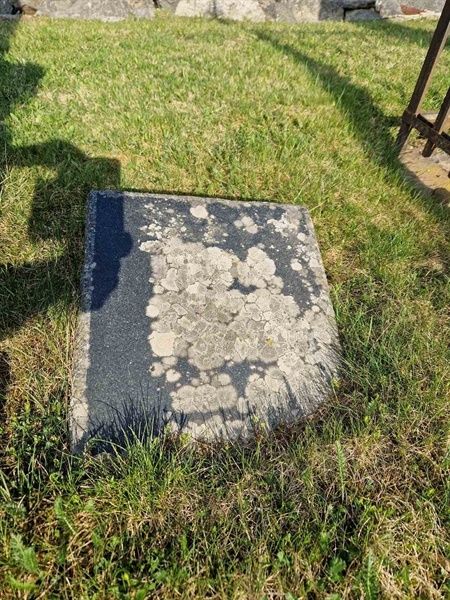 Grave number: 1 01  106, 107