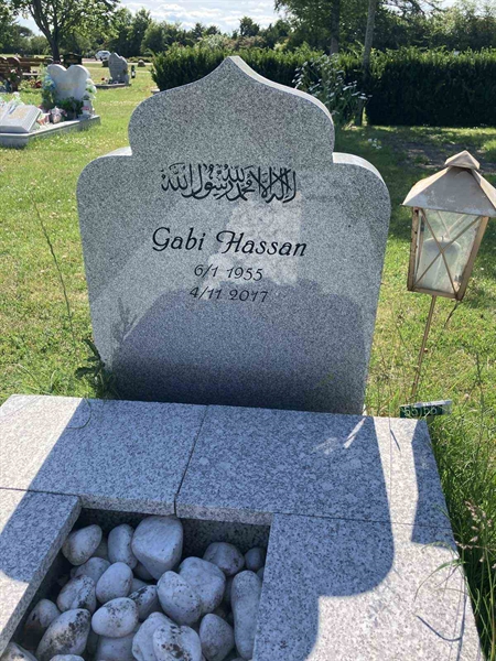 Grave number: R 05M 161, 162
