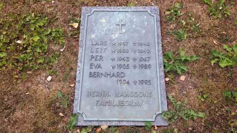 Grave number: 1 1   943