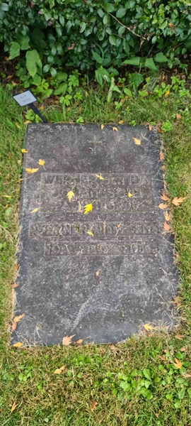 Grave number: M F  140, 141
