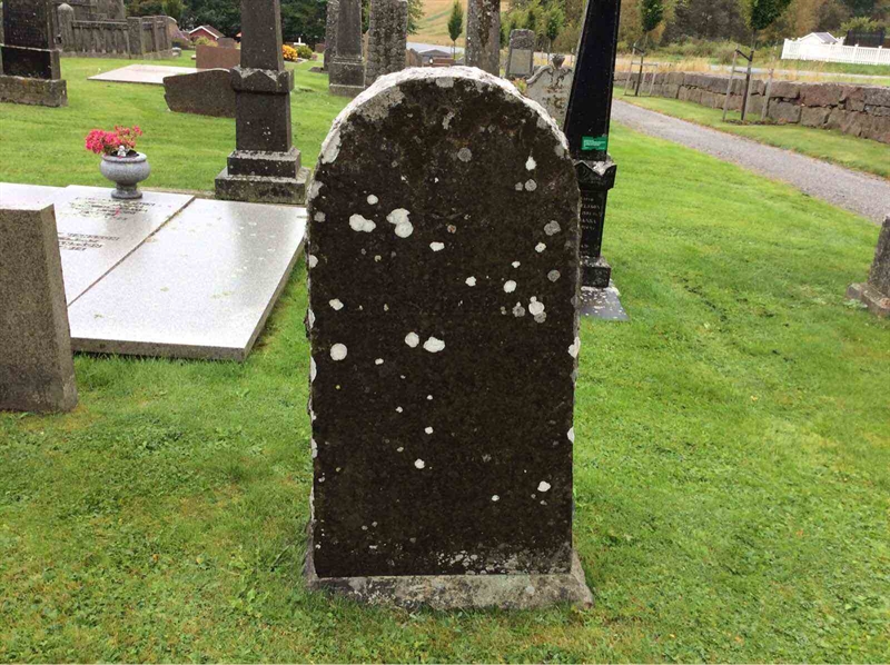 Grave number: KN 01    83, 84
