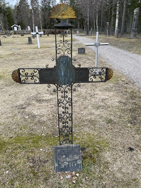 Grave number: R 3   122-E