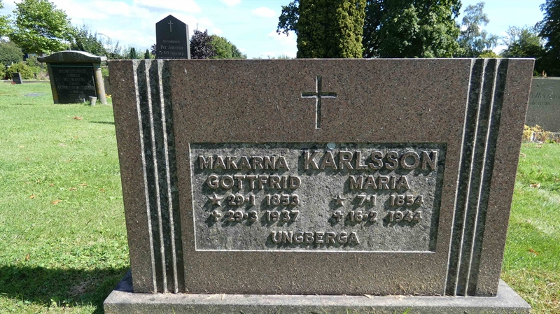 Grave number: SN B    70