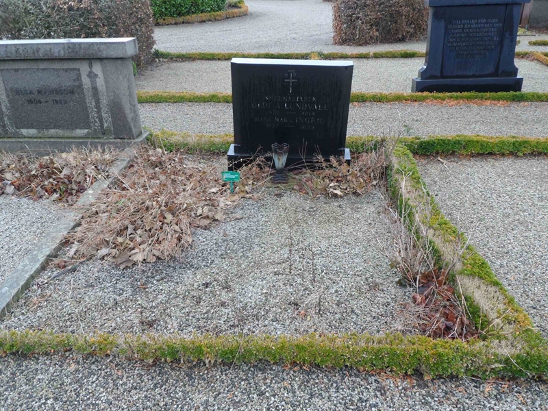 Grave number: 2 01  1666